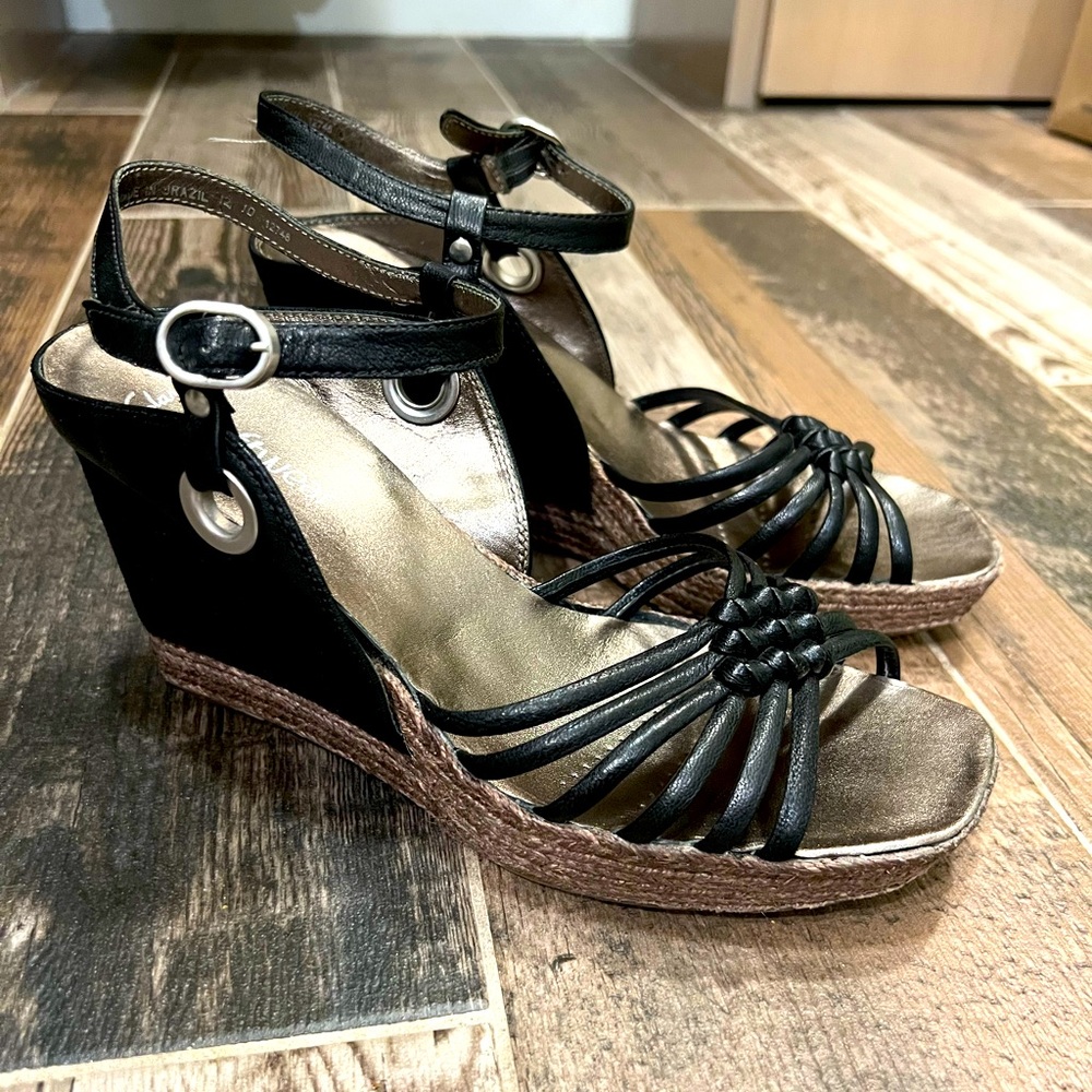 Clark black strapped wedges size 9